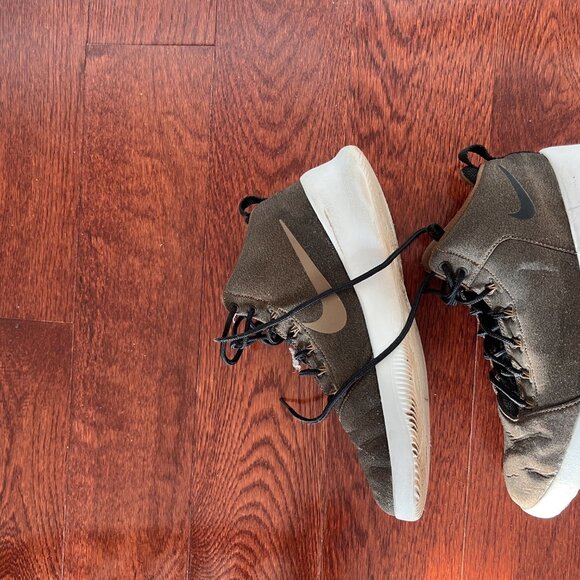 Nike Lightweight Shoes in Green [US9.5] - Picture 3 of 4